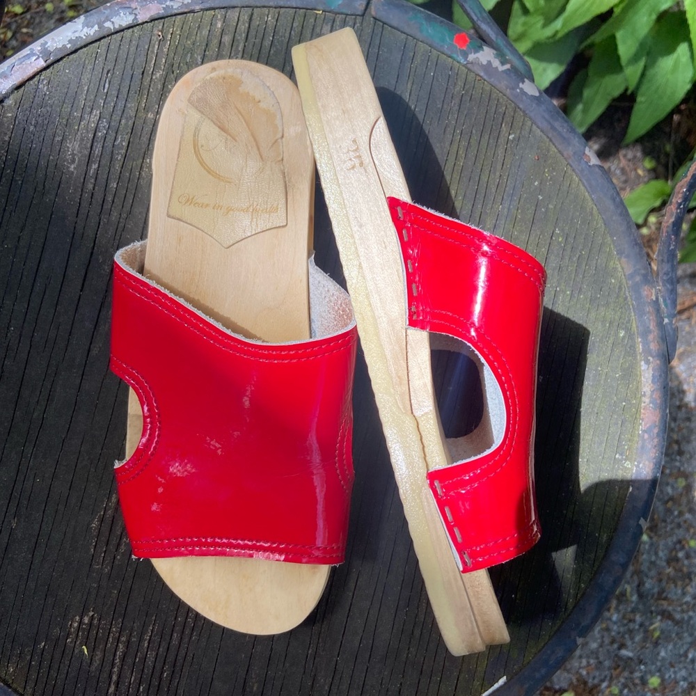No 6 patent leather slides